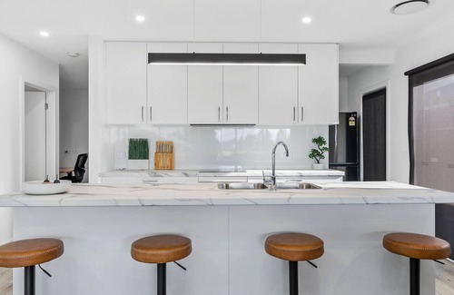 Yarrawonga House | La Plaza Del Toros Golf course view