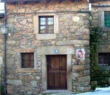 Navalguijo House | La Plazuela