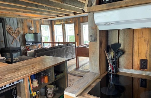 Labelle House | La Porte de la Rouge- CITQ 295114 Straight on Red River close to Tremblant!