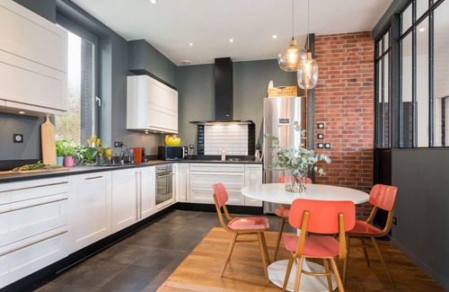 Champagne-au-Mont-d'Or Villa | La Poste - Vintage style refurbished house