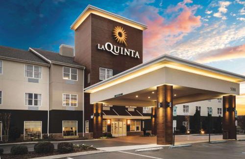Lupton City Hotel | La Quinta by Wyndham Chattanooga North - Hixson