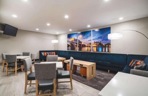 Lupton City Hotel | La Quinta by Wyndham Chattanooga North - Hixson