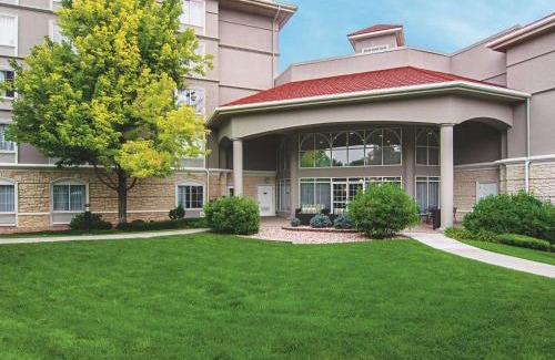 Dupont Hotel | La Quinta by Wyndham Denver Airport DIA