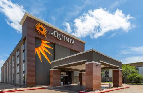 Stafford Hotel | La Quinta by Wyndham Houston Stafford Sugarland