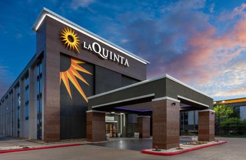 Stafford Hotel | La Quinta by Wyndham Houston Stafford Sugarland