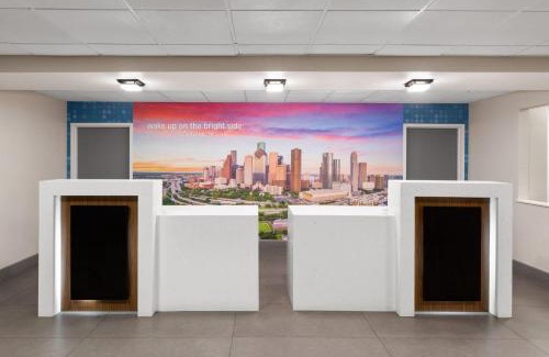Stafford Hotel | La Quinta by Wyndham Houston Stafford Sugarland