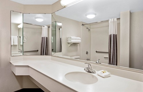 Plainfield Hotel | La Quinta by Wyndham Indianapolis Airport Plainfield