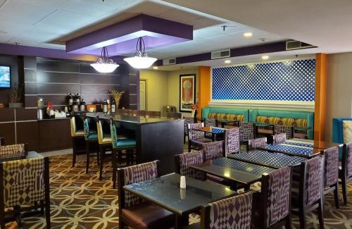 Memphis Hotel | La Quinta by Wyndham Memphis Airport Graceland