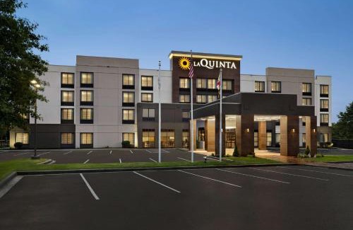 Elkton Hotel | La Quinta by Wyndham Newark - Elkton