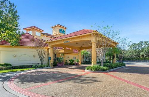 Terrace Park Hotel | La Quinta by Wyndham USF (Near Busch Gardens)