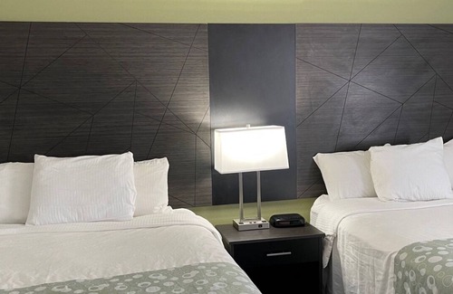 Springdale Hotel | La Quinta Inn and Suites by Wyndham Cincinnati North