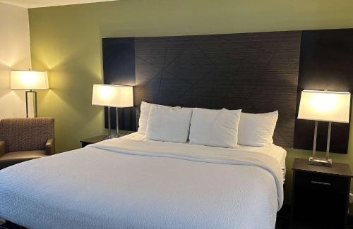 Springdale Hotel | La Quinta Inn and Suites by Wyndham Cincinnati North