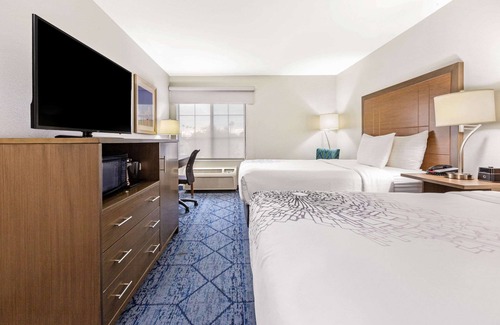 Harbor Hotel | La Quinta Inn & Suites by Wyndham NE Long Beach/Cypress