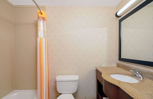 Corpus Christi Hotel | La Quinta Inn & Suites by Wyndham Corpus Christi-N Padre Isl