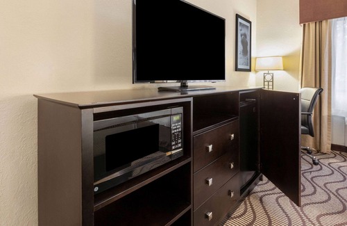 South Bend Hotel | La Quinta Inn & Suites by Wyndham South Bend