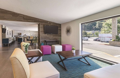 Northwest Industrial Hotel | La Quinta Inn & Suites by Wyndham Portland NW