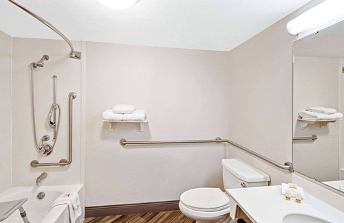 Memorial Hotel | La Quinta Inn & Suites by Wyndham Houston West Park 10