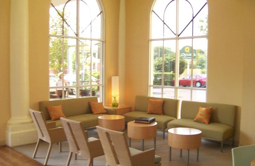 North Trail Hotel | La Quinta Inn & Suites by Wyndham Sarasota Downtown