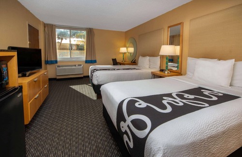 Deerfield Beach Hotel | La Quinta Inn & Suites by Wyndham Deerfield Beach I-95