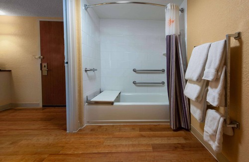 Deerfield Beach Hotel | La Quinta Inn & Suites by Wyndham Deerfield Beach I-95