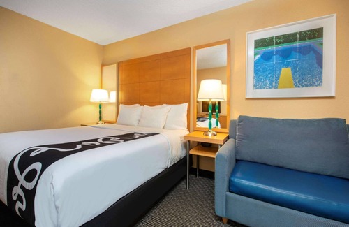 Deerfield Beach Hotel | La Quinta Inn & Suites by Wyndham Deerfield Beach I-95