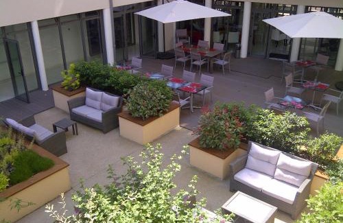 Republique Apartment | La Résidence Therm’Appart