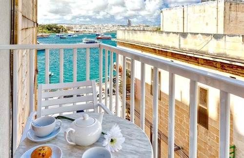 Madliena House | La Rive Smart Seaview Luxurious Apartment