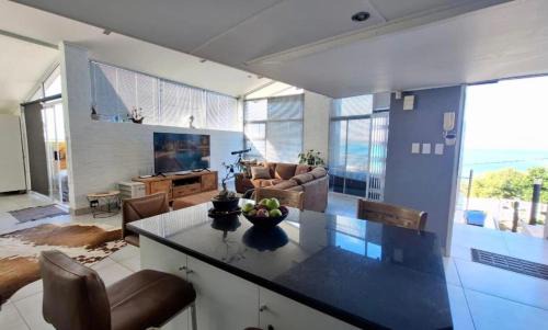 Mossel Bay Apartment | La Santos Beach view Villa with 3 Bed , 3 Bath, Jacuzzi, Sea view