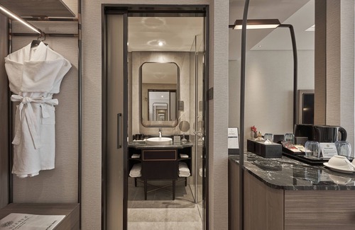 Downtown Ho Chi Minh City Hotel | La Siesta Premium Saigon