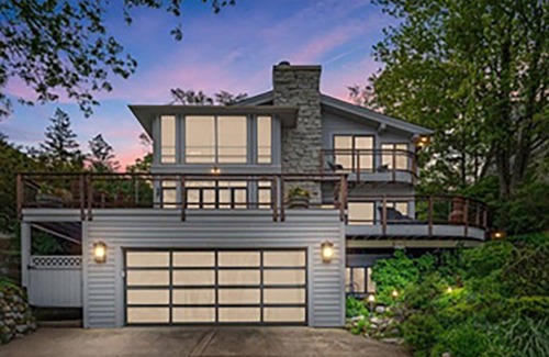 Michiana House | La Spiaggia - beach front getaway at Stop 38 in Michiana/New Buffalo