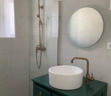 Bagneres-de-Bigorre Apartment | La Suite Dandy - Beau T2 -Terrasse, Parking gratuit, Climatisation