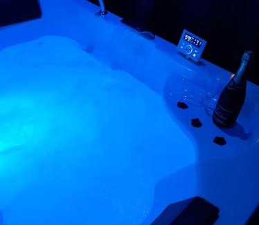 Courgains House | La Suite Etoilée - Balnéo privative