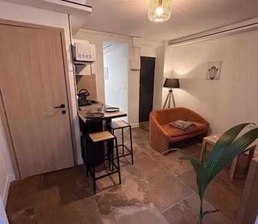 Haussonville-Blandan-Mon Desert-Saurupt Apartment | La terrasse abritée et son spa