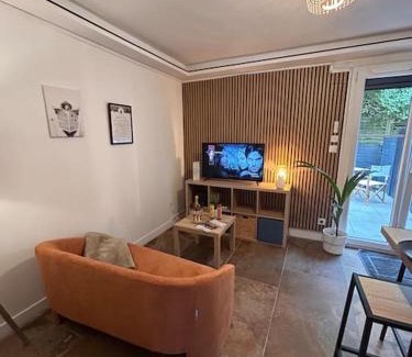 Haussonville-Blandan-Mon Desert-Saurupt Apartment | La terrasse abritée et son spa
