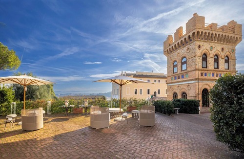 Vatican Apartment | LA TORRE DELLA LUNA with private pool overlooking St. Peter's