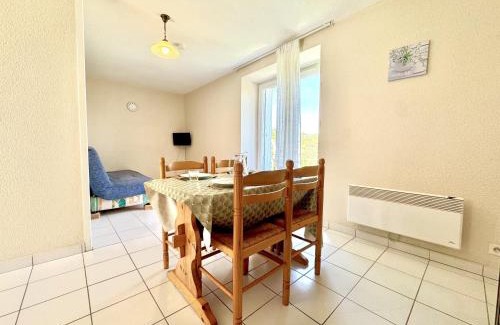 Meyras Apartment | La Vallée Appartement 35 - Thermes Neyras les Bains