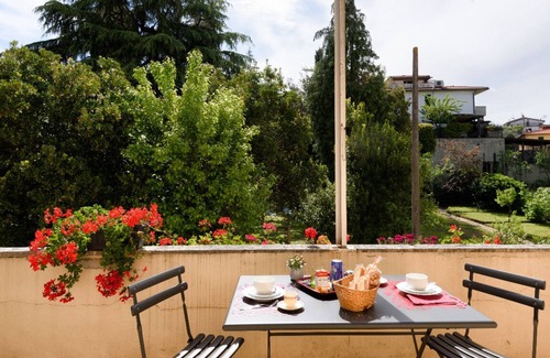 Cavriglia House | La Vecchia Posta: Great Base for Chianti & Art Cities |Blue double room 2 baths