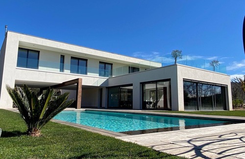 Saint-Cezaire-sur-Siagne Villa | La Villa Blanche (heated, air-conditioned swimming pool and numerous activities)