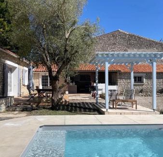 Saint-Sulpice-de-Royan Villa | La Villa Archipel Royan Suites & Pool Tennis