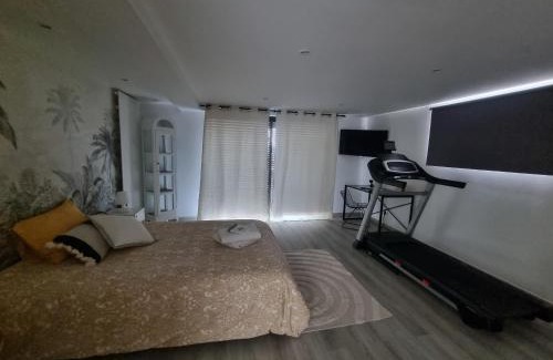 Malemort-sur-Correze House | La Villa Bellevue - 8 personnes avec piscine