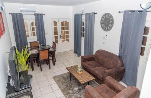 Lolo Bouenguidi House | La Villa des Pins - Appartement Alep