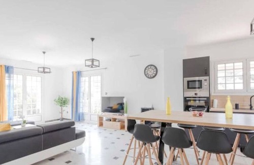 Beziers House | La Villa Rosa Wifi Garden Barbecue