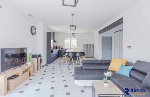 Beziers House | La Villa Rosa Wifi Garden Barbecue