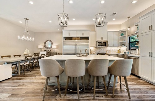 Kingsland House | LABOR DAY AVAILABILITY - LUXURIOUS HOME on Lake LBJ - AWESOME LOCATION!