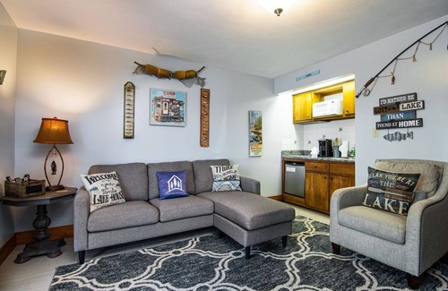 Big Cedars Apartment | Labor Day Open Water's Edge Greets You-Ground-Level Suite-Dog Friendly-Free Tickets-Cmty HotTub!