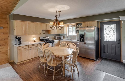 Breezy Point Cabin | Labor Day Wknd Available! GOLF, FISHING, LAKEFRONT & FIRE PIT