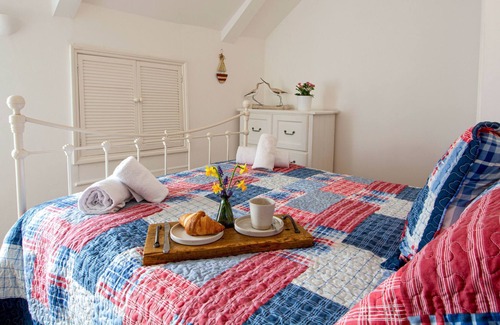 St Ives Cabin | Labour in Vain - Quirky traditional 3 bed cottage in central St.Ives