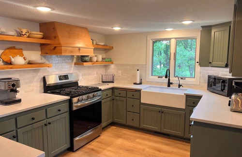Annandale Cabin | LACE LEAF CABIN - four bedroom, updated luxury lakefront getaway on Cedar Lake