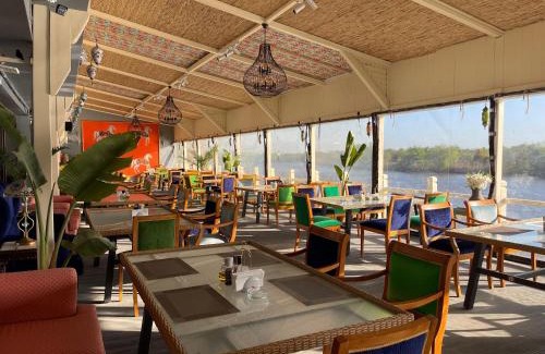 Neptun Hotel | Lacul Racilor