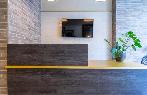 Sliema Hotel | Lady Todd